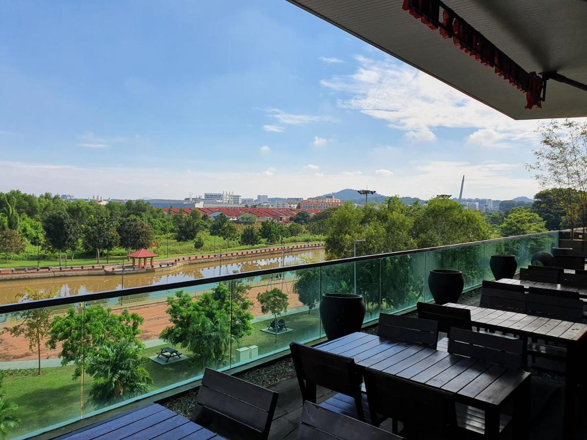 Riverfront Boutique Hotel Malacca Exterior photo